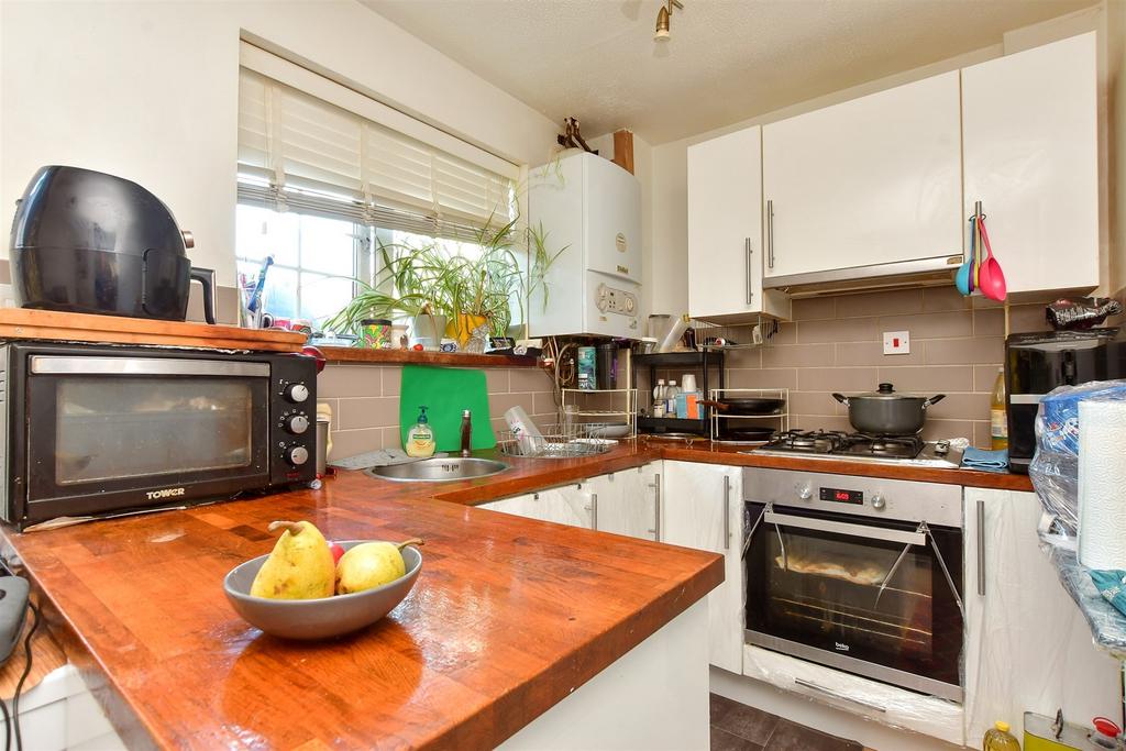 Kitchen / Dining Area