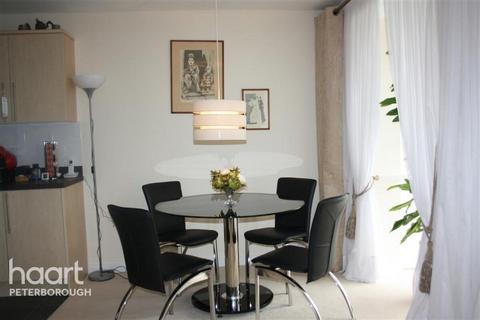 4 bedroom terraced house to rent, Molyneux Square, Peterborough