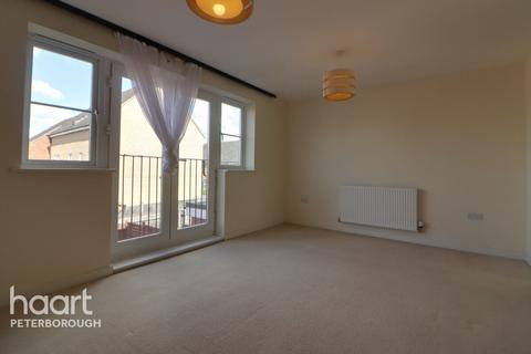4 bedroom terraced house to rent, Molyneux Square, Peterborough
