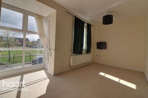 4 bedroom terraced house to rent, Molyneux Square, Peterborough