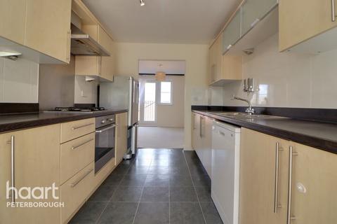 4 bedroom terraced house to rent, Molyneux Square, Peterborough
