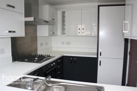 2 bedroom semi-detached house to rent, Beluga Close, Peterborough