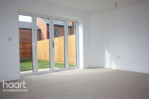 2 bedroom semi-detached house to rent, Beluga Close, Peterborough