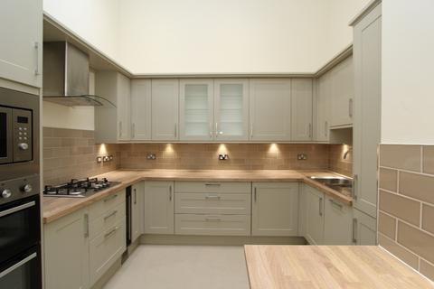 3 bedroom flat to rent, Clarendon Crescent, West End, Edinburgh, EH4