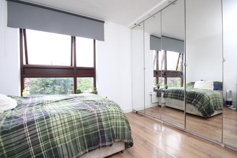 3 bedroom flat to rent, Julian Court, Camden Road, Camden Town, NW1