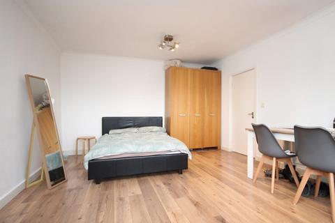 3 bedroom flat to rent, Julian Court, Camden Road, Camden Town, NW1