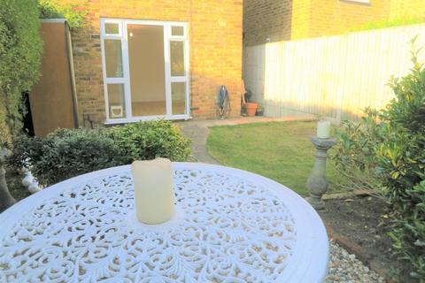 1 bedroom flat to rent, GARDEN FLAT, WINDSOR ROAD, TEDDINGTON
