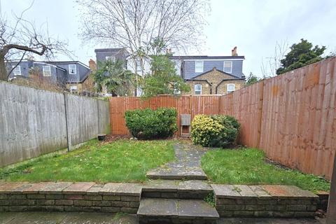 1 bedroom flat to rent, GARDEN FLAT, WINDSOR ROAD, TEDDINGTON