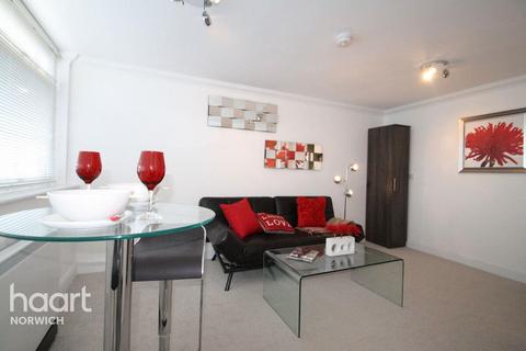 Studio to rent, Earlham Road, Norwich