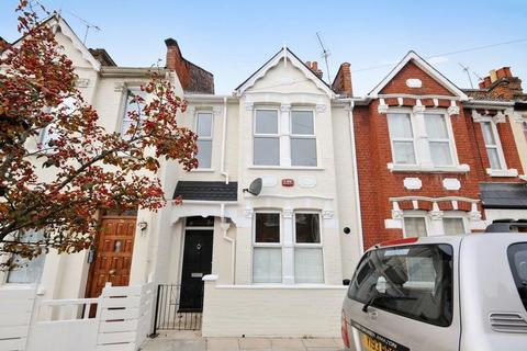 3 bedroom terraced house to rent, Thorpebank Road W12