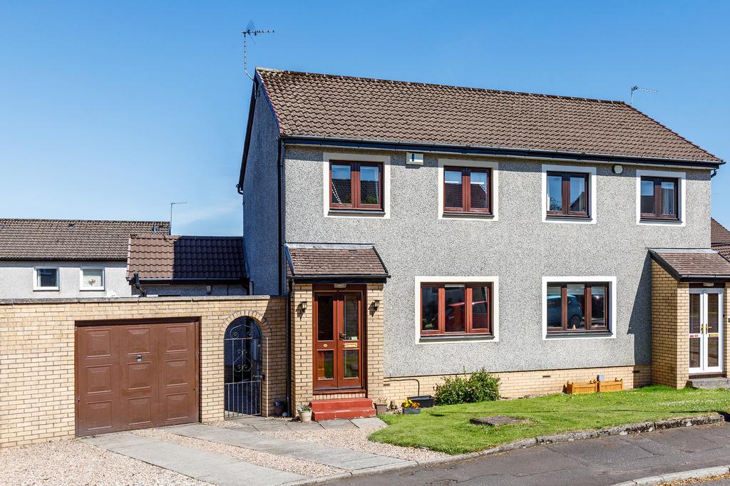 20 Ballantrae Drive, Newton Mearns, G77 5TB 3 bed semidetached villa