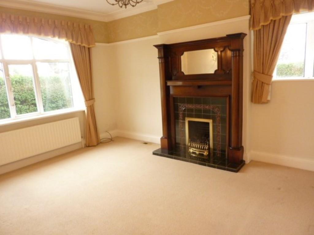 Rufford Drive, Yeadon 3 bed semidetached house £850 pcm (£196 pw)