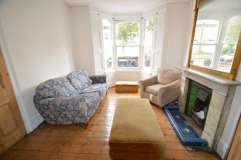 3 bedroom property to rent - Beaconsfield Road , London, N15