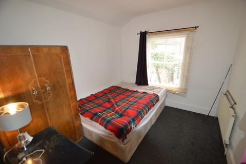 3 bedroom property to rent - Beaconsfield Road , London, N15