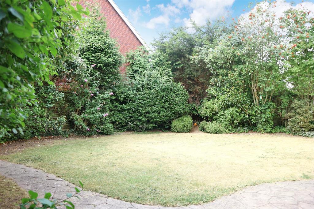 Redlake Drive, Stourbridge 4 bed detached house £550,000