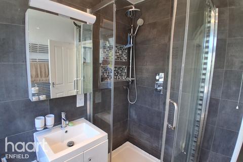 1 bedroom in a house share to rent, St. Georges Road, Enfield