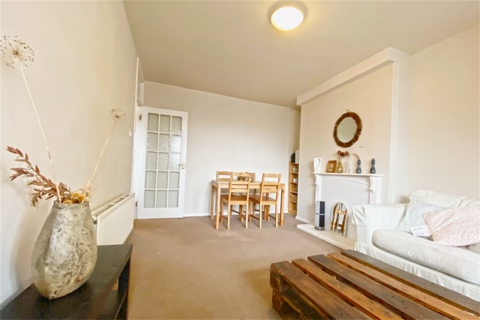 3 bedroom flat to rent, Heron House, SW11