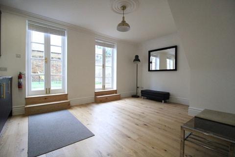 3 bedroom flat to rent, Hackney Road, London E2