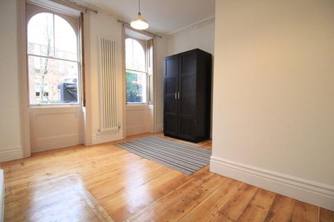 3 bedroom flat to rent, Hackney Road, London E2