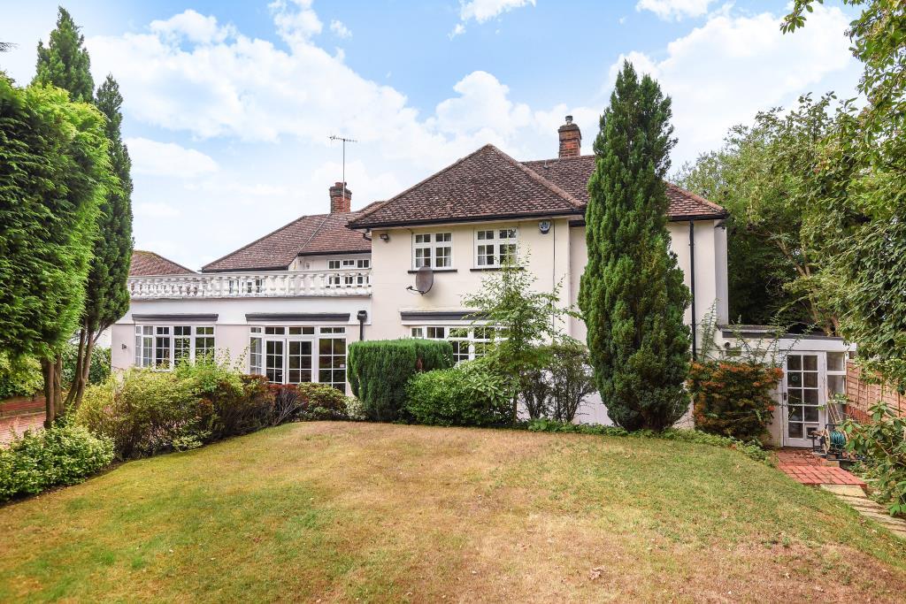 Oakridge Avenue, Radlett, WD7 4 bed detached house £3,750 pcm (£865 pw)