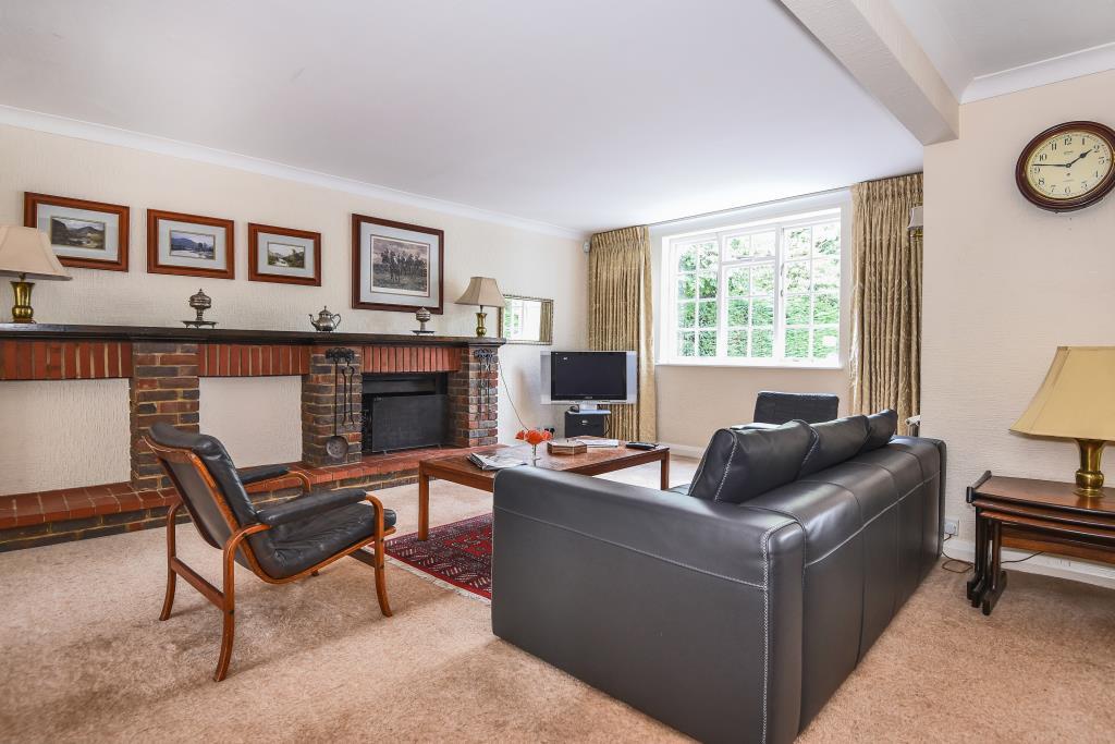 Oakridge Avenue, Radlett, WD7 4 bed detached house £3,750 pcm (£865 pw)
