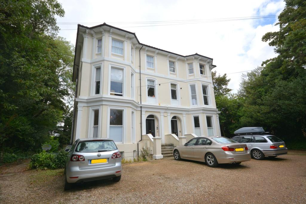 Park Road, Southborough 2 bed flat £900 pcm (£208 pw)