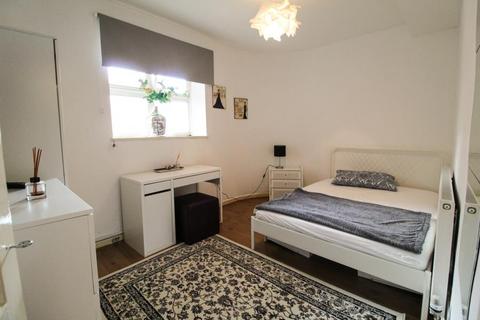 1 bedroom in a flat share to rent - Amhurst Road, Hackney, E8