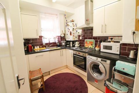 1 bedroom in a flat share to rent - Amhurst Road, Hackney, E8