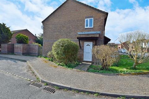 2 bedroom terraced house to rent, Warren Way, Barnham, Bognor Regis, PO22