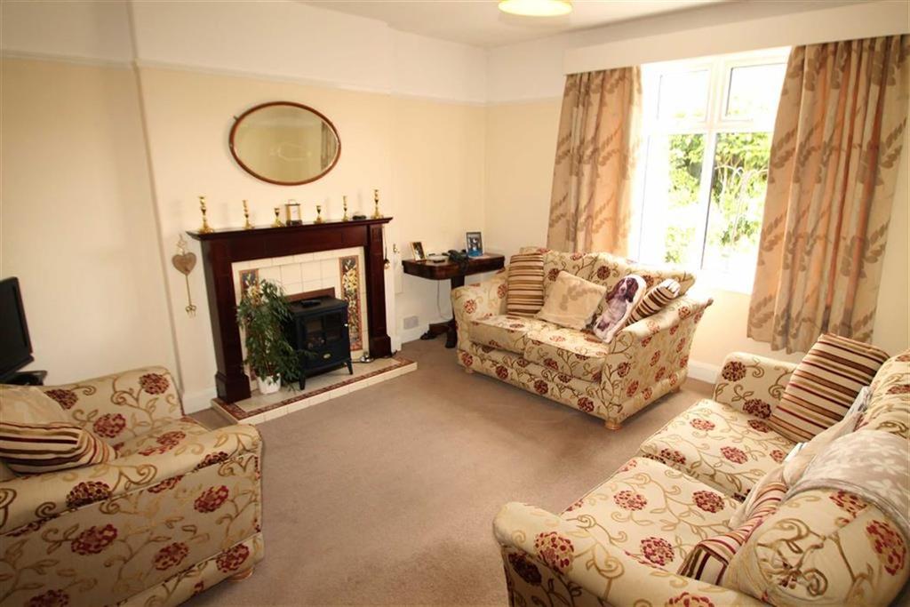 Oak Drive, Oswestry 3 bed detached house £220,000