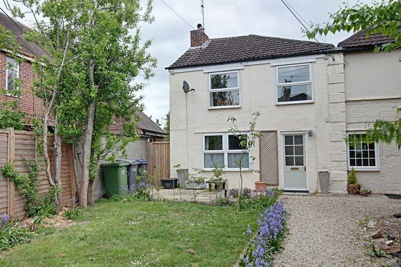 Dursley Road, Trowbridge 3 bed semidetached house £725 pcm (£167 pw)