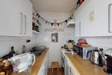 Studio for sale, Park House,N4. New Instruction