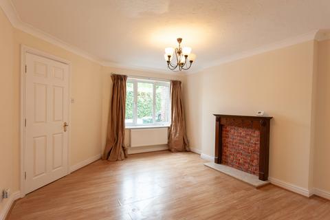 4 bedroom townhouse to rent, Huntington Mews, York YO31