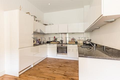 3 bedroom apartment to rent, The Regent, Gwynne Road, SW11