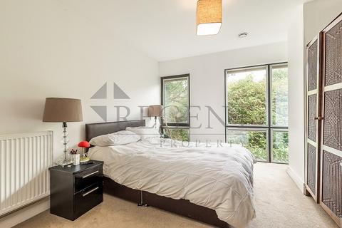 3 bedroom apartment to rent, The Regent, Gwynne Road, SW11