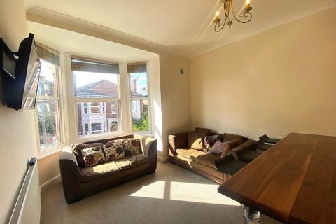 4 bedroom apartment to rent, Albert Grove, Southsea