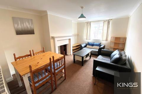 4 bedroom terraced house to rent, Haslemere Road, Southsea