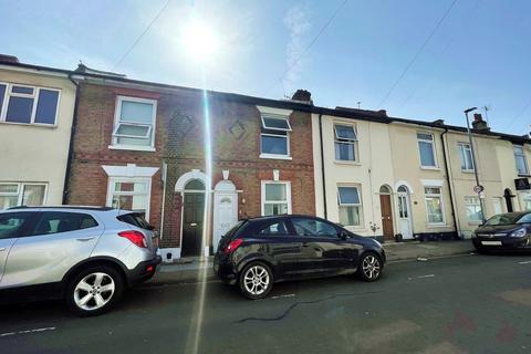 4 bedroom terraced house to rent, Stansted Road, Southsea
