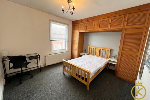 4 bedroom terraced house to rent, Stansted Road, Southsea