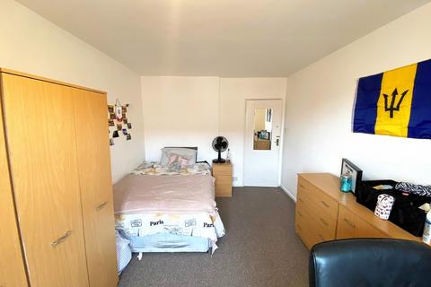 2 bedroom flat to rent, Flint Street, Southsea