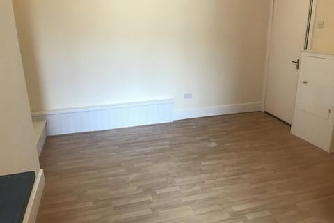 Studio to rent, Western Parade, Southsea