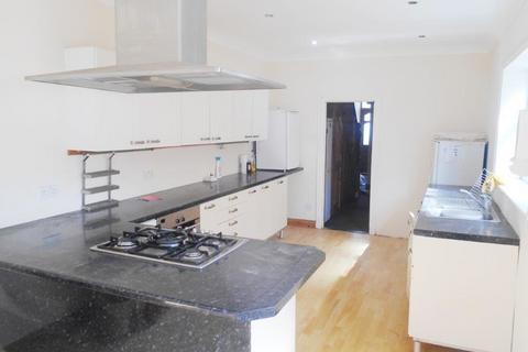 5 bedroom terraced house to rent, Orchard Road, Southsea