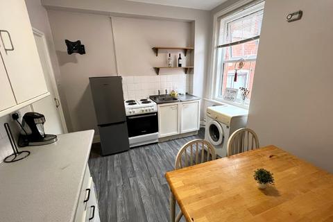 Studio to rent, Western Parade, Southsea