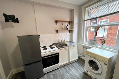 Studio to rent, Western Parade, Southsea