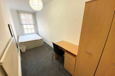 3 bedroom terraced house to rent, Queen Street, Portsmouth