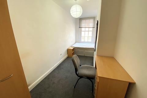 3 bedroom terraced house to rent, Queen Street, Portsmouth