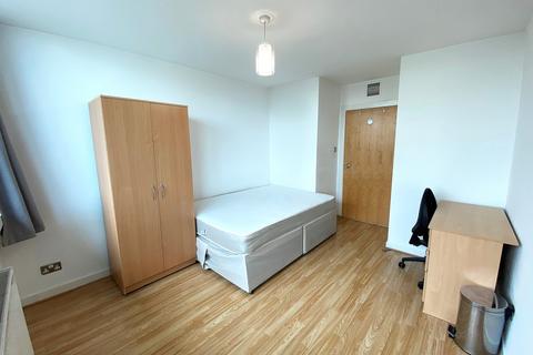 2 bedroom apartment to rent, The Hard, Portsmouth