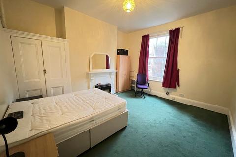 Studio to rent, Western Parade, Southsea
