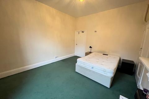Studio to rent, Western Parade, Southsea