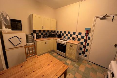 Studio to rent, Western Parade, Southsea
